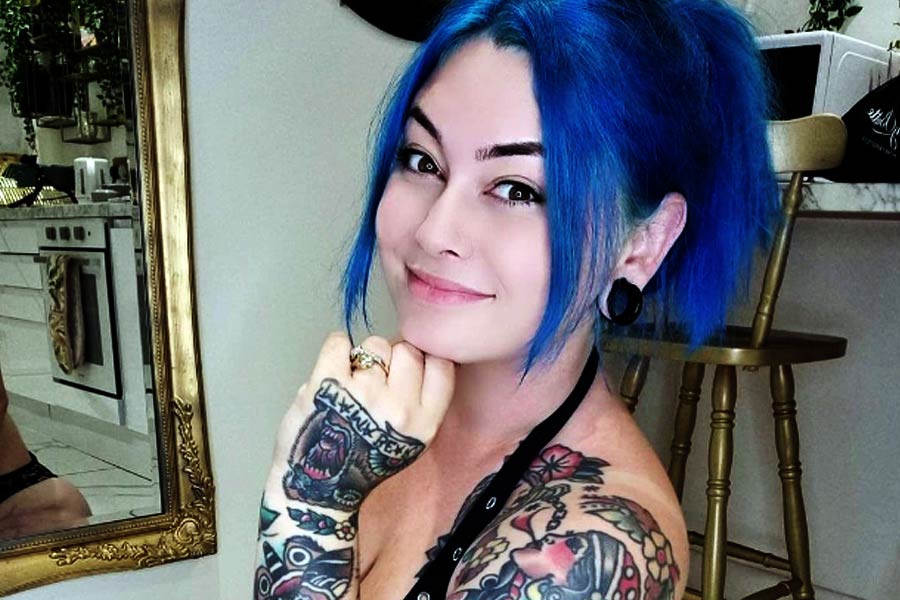 Porn star is in trouble after hundreds of fake accounts named after her have ditched fans.