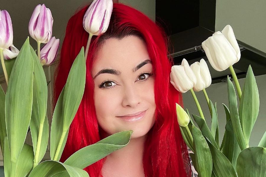 Porn star is in trouble after hundreds of fake accounts named after her have ditched fans.