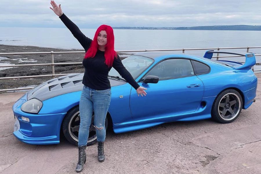 Porn star is in trouble after hundreds of fake accounts named after her have ditched fans.