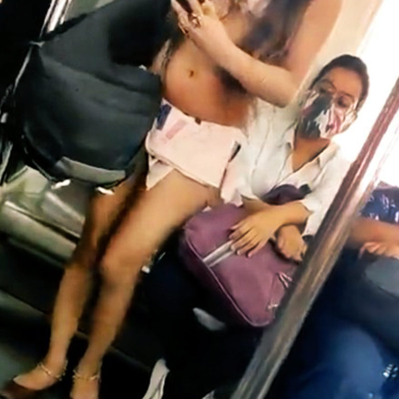 Viral videos inside Delhi Metro.