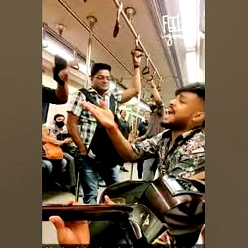 Viral videos inside Delhi Metro.