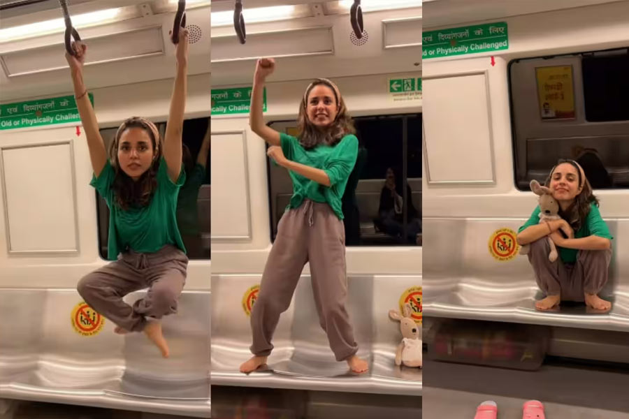 Viral videos inside Delhi Metro.