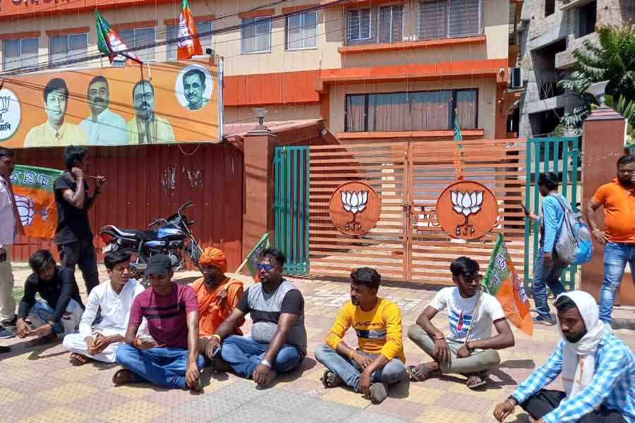 Two groups of BJP engaged in clash at Bardhaman
