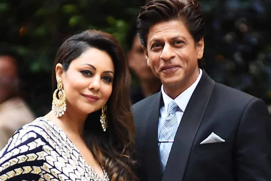 ২০১২ সালে কর্ণ জোহরের বাড়ির এক অনুষ্ঠানে বলিপাড়ার সমস্ত নক্ষত্র হাজির ছিলেন। অতিথি হিসাবে নিমন্ত্রিত ছিলেন শাহরুখ, গৌরী, প্রিয়ঙ্কাও। সেই অনুষ্ঠানে প্রিয়ঙ্কার আগে সস্ত্রীক শাহরুখ পৌঁছেছিলেন।