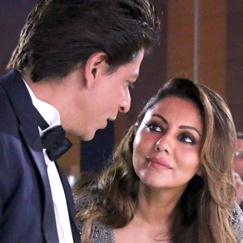 অনুষ্ঠানে শাহরুখের আচরণ দেখে গৌরী ক্ষুব্ধ হয়ে যান। বলিপাড়া সূত্রে খবর, তার পরেই নাকি শাহরুখের সঙ্গে বিবাহবিচ্ছেদের সিদ্ধান্ত নেন গৌরী। গৌরী বলিউডের প্রযোজক এবং পরিচালকদের নির্দেশ দিয়েছিলেন যে, প্রিয়ঙ্কাকে যেন কোনও কাজ দেওয়া না হয়।