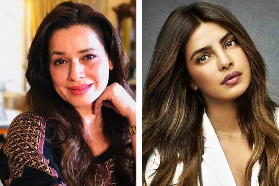 ২০১২ সালেই নীলমের বিরুদ্ধে অভিযোগ আনেন প্রিয়ঙ্কা। দাবি করেন, শাহরুখের সঙ্গে তাঁর পরকীয়ার ভুয়ো খবর রটিয়েছেন তিনি। নীলম যদিও প্রিয়ঙ্কার দাবি অস্বীকার করেন।