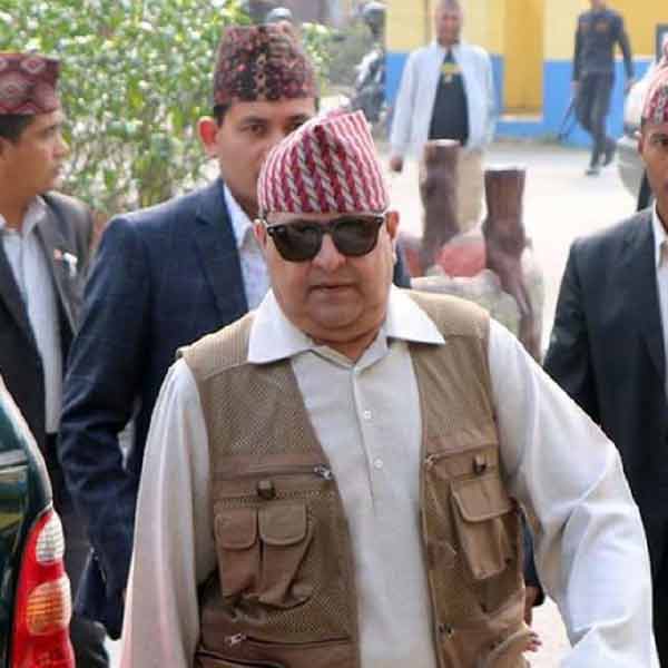 তবে জ্ঞানেন্দ্র না থাকলেও সেখানে উপস্থিত ছিলেন তাঁর পুত্র পারস। ষড়যন্ত্রের তত্ত্বে বিশ্বাসীরা বলেছিলেন, হাসপাতালে কোমায় থাকা দীপেন্দ্রের লাইফ সাপোর্ট খুলে নিয়েছিলেন এই পারসই। বস্তুত পারসের সাহায্য নিয়ে দূর থেকে গোটা বিষয়টি জ্ঞানেন্দ্রই পরিচালনা করেছিলেন বলে অভিযোগ করেছিল একটি মহল।