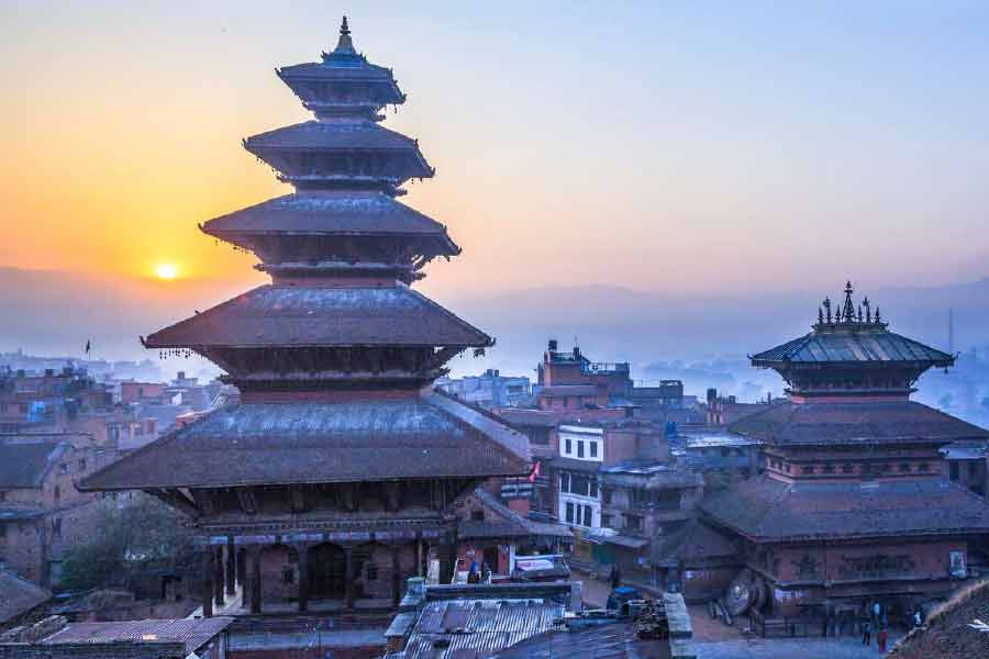 তবে নেপালের প্রাচীন ইতিহাসের বিশ্বাসীরা এই ঘটনাকে একটি ‘পুরনো অভিশাপের ফল’ বলেও বর্ণনা করেছেন। সেই প্রাচীন কাহিনি অনুযায়ী নেপালের রাজা পৃথ্বীনারায়ণ শাহকে নাকি অভিশাপ দিয়েছিলেন এক সন্ন্যাসী।