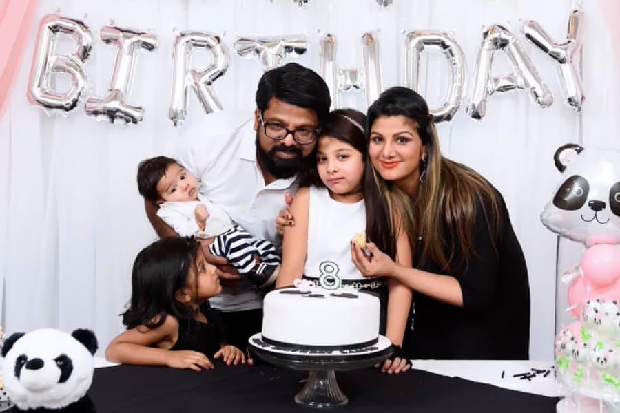 দুই কন্যা এবং এক পুত্রসন্তান নিয়ে ব্যস্ত রয়েছেন ৪৬ বছর বয়সি রম্ভা। অভিনয়জগত থেকে দূরে থাকলেও তাঁর অনুরাগীর সংখ্যা কোনও অংশে কমেনি। 