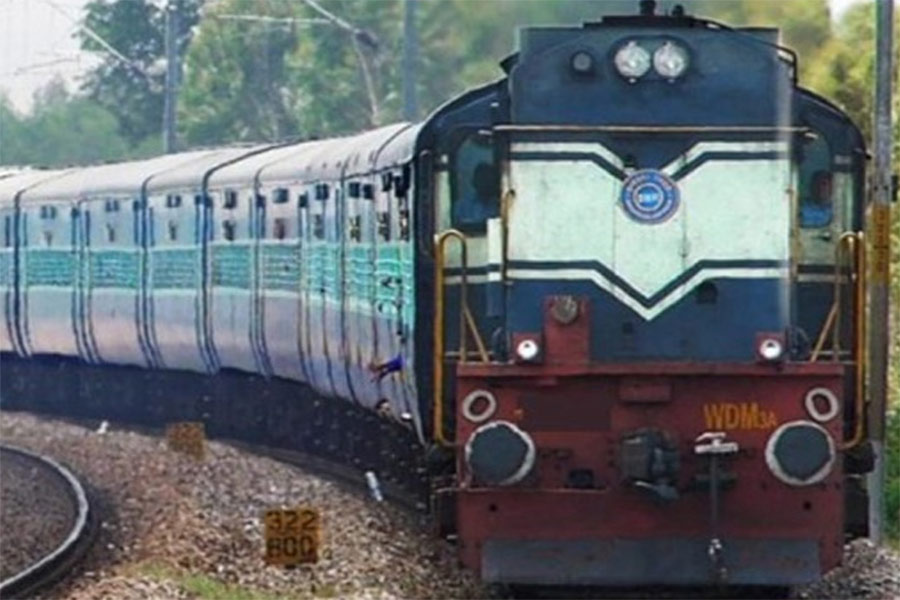 Train skips station and reverse again to pick waiting passengers in Kerala.