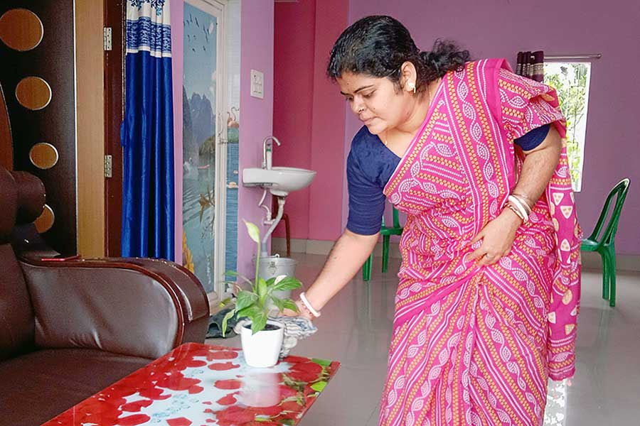 ঘরকন্যার কাজে ব্যস্ত সুতপা।