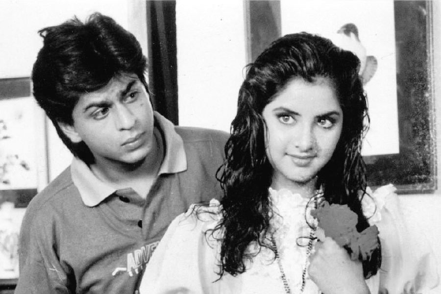 photo of Shahrukh Khan and Divya Bharti