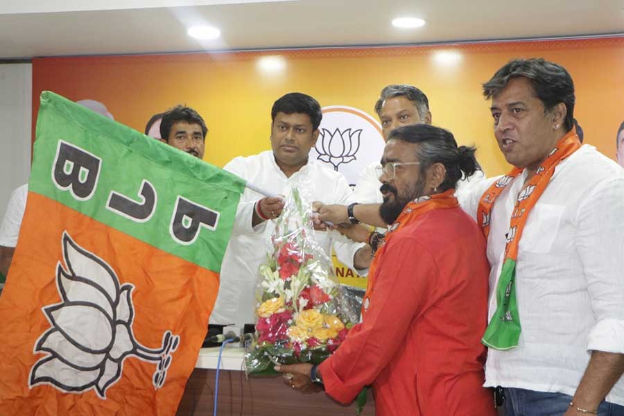 Dibyendu Das Baul the son of Purna Das Baul Samrat has joined BJP 