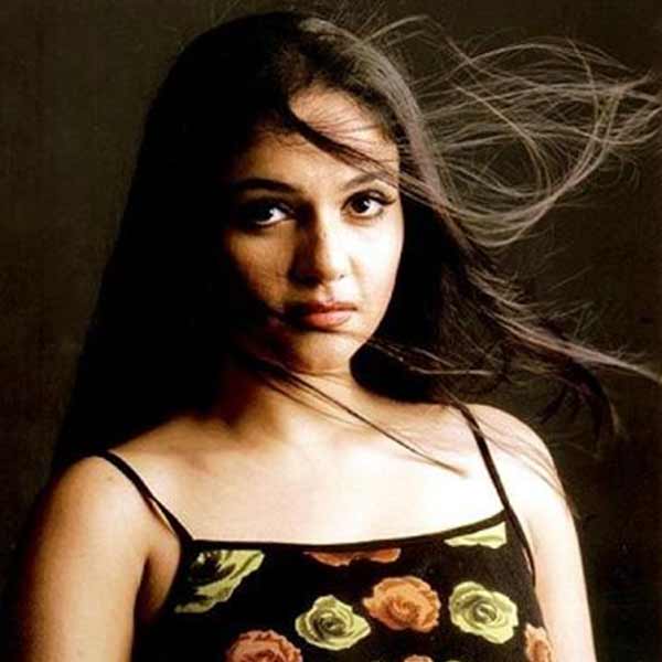 ‘লগান’ এবং ‘মুন্নাভাই এমবিবিএস’ ছবির মাঝে অজয় দেবগন অভিনীত ‘গঙ্গাজল’ ছবিতেও অভিনয় করেন গ্রেসি। সেই ছবিও সমালোচকদের প্রশংসা কুড়নোর পাশাপাশি বক্স অফিসে ঝড় তুলেছিল। সফল অভিনেত্রী হিসাবে গ্রেসিও বলিউডে আস্তে আস্তে নিজের জায়গা পাকা করছিলেন। 