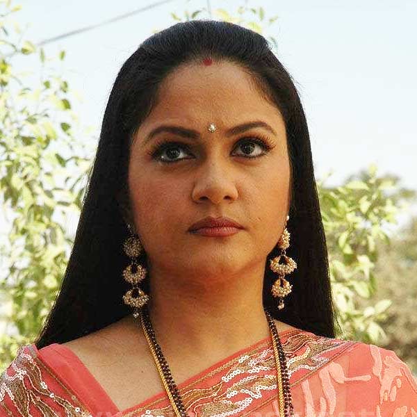 বলিউডের ঘনিষ্ঠ মহলে এই গুজবও শোনা যায়, গ্রেসির নাকি টাকার চাহিদা বেশি। আর সেই কারণেই তিনি ‘দেশদ্রোহী’র মতো ছবিতে অভিনয় করতেও রাজি হয়ে গিয়েছেন।