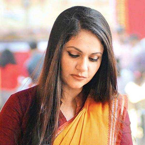 ‘দেশদ্রোহী’ মুক্তি পাওয়ার পর গ্রেসির কাছে বলিউডের বড় বাজেটের ছবির প্রস্তাব আসা বন্ধ হয়ে যায়। কম বাজেটের কয়েকটি বলিউড ছবিতে অভিনয় করার পাশাপাশি মরাঠি ছবিতেও অভিনয় শুরু করেন তিনি।