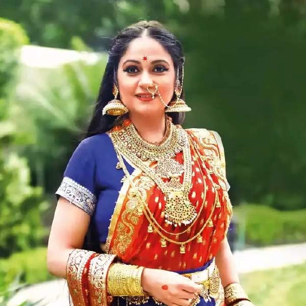 ২০১৩ সালে একটি বাংলা ছবিতেও অভিনয় করেছেন গ্রেসি। ‘সমাধি’ নামের এই ছবিতে গোবিন্দের বিপরীতে অভিনয় করেন তিনি। ছবিটির পরিচালনা করেছিলেন দীপক সান্যাল।