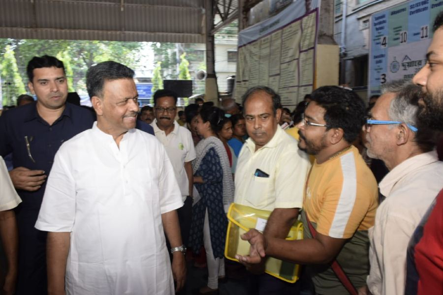 image of Kolkata Municipal Corporation Mayor Firhad Hakim