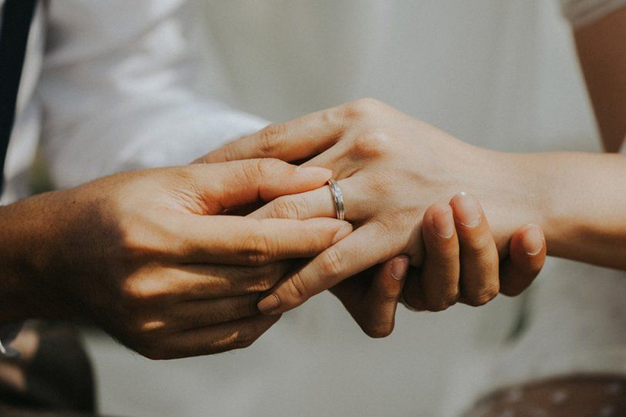 মনে করা হয়, জিওভানি তাঁর আসল নামও ছিল না। মূলত জিওভানি পরিচয়েই তিনি বহু মহিলাকে বিয়ে করেছিলেন। মাঝেমধ্যে ব্যবহার করতেন অন্য নামও।