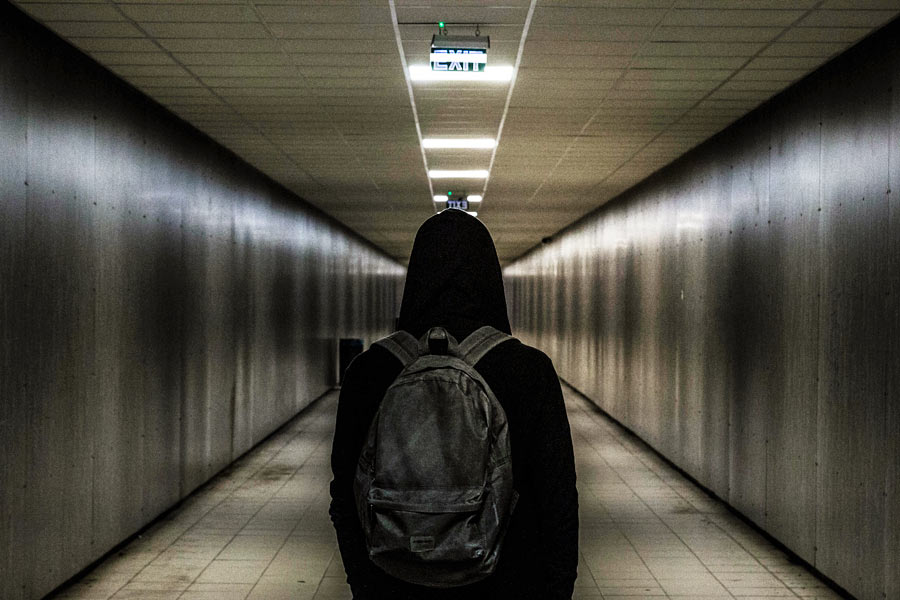 বিয়ের পর কয়েক দিন সংসার করার পরই নতুন স্ত্রীর অর্থ এবং গয়না নিয়ে পালিয়ে যেতেন জিওভানি।