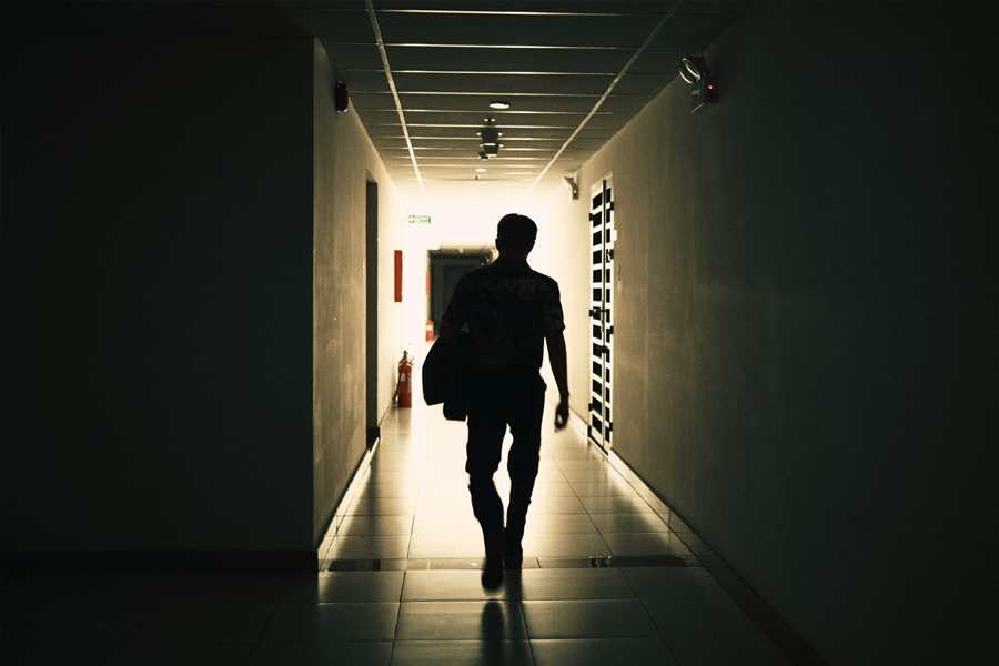 বিয়ের কিছু দিনের মধ্যে সদ্যবিবাহিতা স্ত্রীকে জিওভানি বলতেন, কর্মসূত্রে তাঁকে অনেক দূরে যেতে হবে। স্ত্রীকেও সঙ্গে নিয়ে যাওয়ার কথা বলতেন তিনি। জিওভানির কথা শুনে স্ত্রী টাকা, গয়না, জামাকাপড়ের ব্যাগ গুছিয়ে ফেললে তিনি সেই ব্যাগ নিয়ে চম্পট দিতেন।