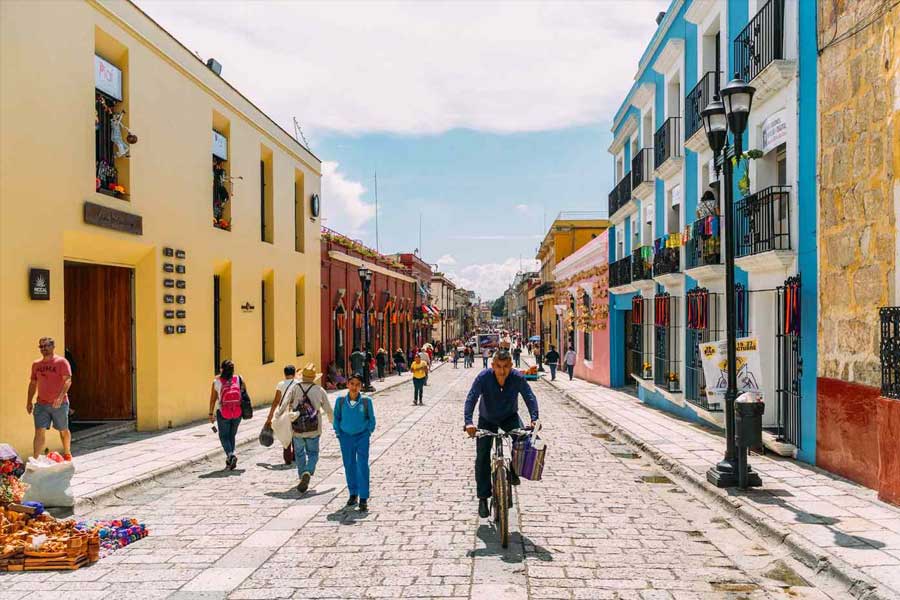 এক শহর থেকে পালিয়ে জিওভানি আশ্রয় নিতেন অন্য শহরে। আগের স্ত্রীর হাতিয়ে নেওয়া টাকা দিয়ে এবং গয়না বিক্রি করে জীবন কাটাতে কাটাতেই চলত নতুন ‘শিকারের’ খোঁজ।