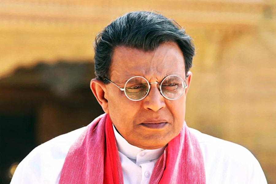 Mithun Chakraborty traveled to set in a bus, realised his make-up artist made more money than him