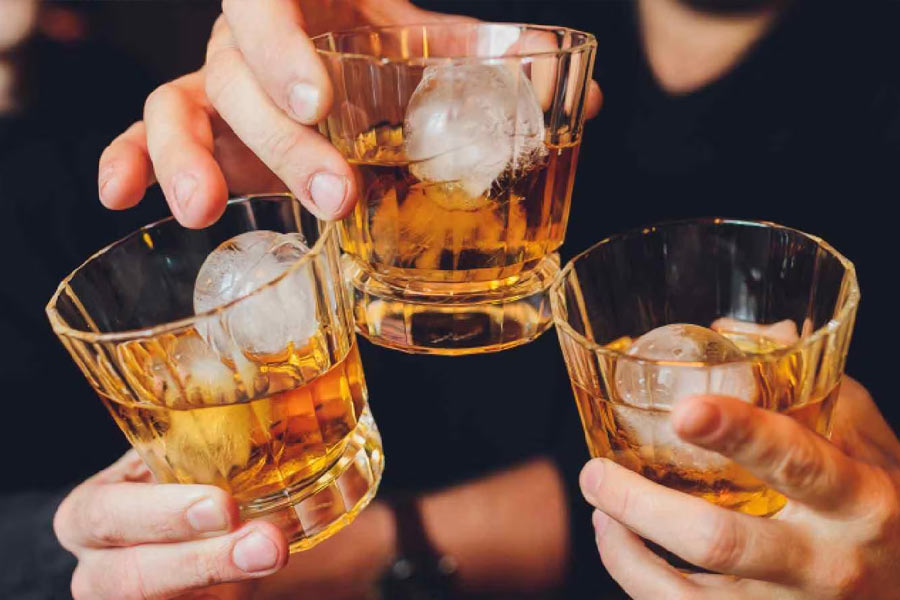 Man allegedly cuts off penis of friend during threesome and kills him with girlfriend’s help.