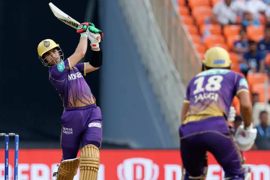 সূত্রের খবর, আট জন ক্রিকেটারের দিকে নজর রয়েছে কলকাতার। নিলামে তাঁদের দলে নেওয়ার চেষ্টা করা হবে। তালিকায় রয়েছেন বিশ্বকাপজয়ী অস্ট্রেলিয়ার একাধিক ক্রিকেটার। আবার আন্তর্জাতিক ক্রিকেটে ততটা পরিচিত নন, এমন বিদেশি ক্রিকেটারও আছেন কলকাতার নজরে।