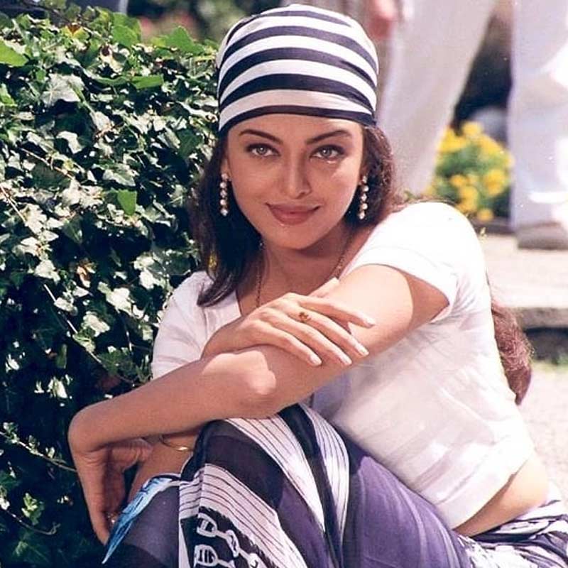 ছবির স্ক্রিপ্ট পছন্দ হয়েছিল ঐশ্বর্যার। সইসাবুদও করে ফেলেছিলেন নায়িকা। সেই সময় বলিপাড়ায় ঐশ্বর্যার নামডাক বেড়ে গিয়েছিল। শুধু বলিউডেই নয়, হলিউডেও পা বাড়িয়েছিলেন তিনি।