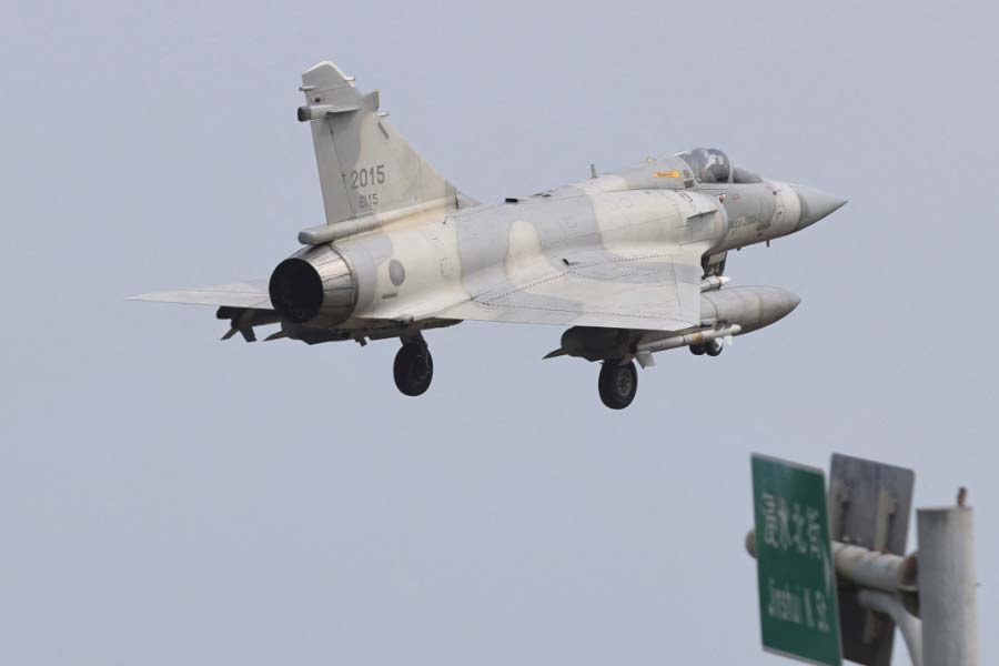 China carries out simulated strikes on key targets near Taiwan 