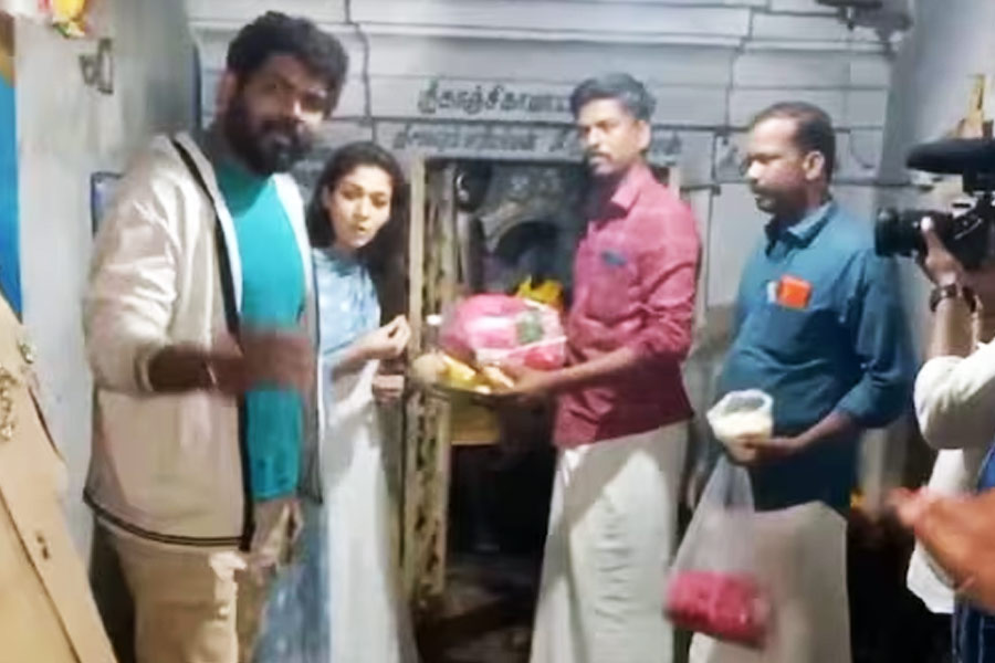 Nayanthara Threatens a fan to break his phone in a temple video viral in social media 