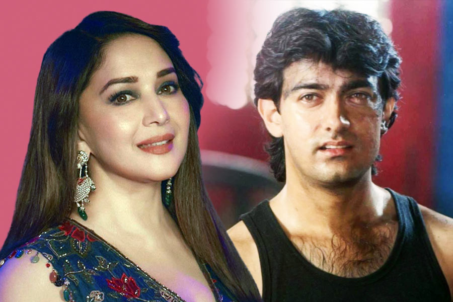 মাধুরী বলেন, ‘‘আমার এখনও মনে রয়েছে যে, আমিরকে মারব বলে আমি সিনেমার সেট জুড়ে হকি স্টিক নিয়ে ওকে তাড়া করে বেরিয়ে ছিলাম।’’