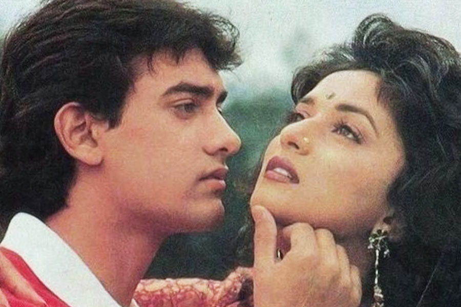 ‘দিল’ ছবি মুক্তি পাওয়ার পর একই বছর ‘দিওয়ানা মুঝসা নেহি’ ছবিতে একসঙ্গে অভিনয় করেছিলেন মাধুরী এবং আমির। কিন্তু তার পর আর কোনও ছবিতে একসঙ্গে অভিনয় করেননি।