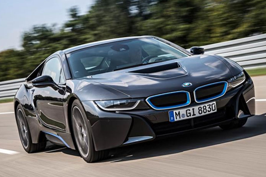 এ ছাড়াও অনন্তের সংগ্রহে রয়েছে ‘বিএমডব্লিউ সিরিজ়ের আই৮’ মডেলটি। সংবাদ সংস্থা সূত্রে খবর, ২.৬২ কোটি টাকা।