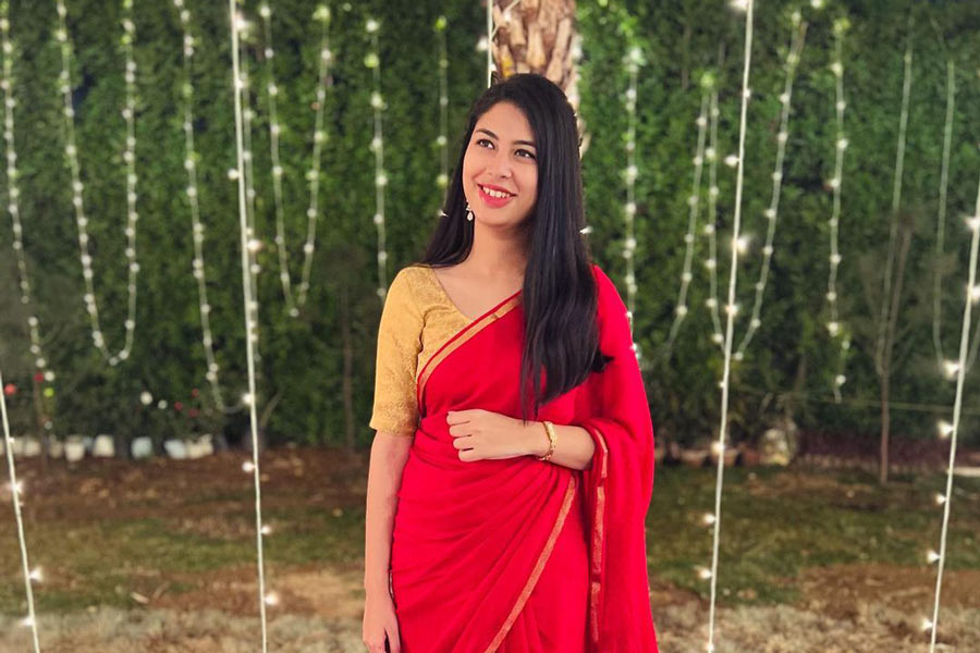 ২৫ বছর বয়সে পশ্চিমবঙ্গ সরকারের স্বাস্থ্য এবং পরিবার কল্যাণ দফতরের স্পেশ্যাল ডিউটি অফিসার হিসাবে দায়িত্ব নেন। আপাতত সেই বিভাগেই কর্মরত।