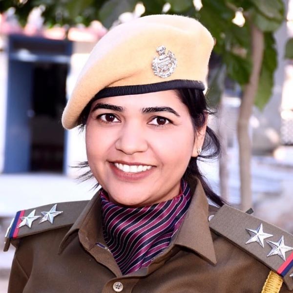 ইনস্টাগ্রামের পাশাপাশি ইউটিউবেও অ্যাকাউন্ট রয়েছে আরতির। সেখানেও তাঁর সাবস্ক্রাইবারের সংখ্যা লক্ষাধিক।