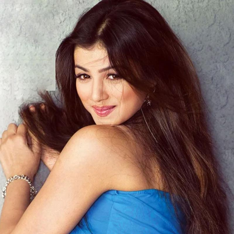 আয়েশার এই স্বভাবের জন্য বিরক্ত হতে শুরু করেন প্রযোজক-পরিচালকেরা। অনেকে নাকি তাঁর সঙ্গে কাজ করবেন না বলেও সাফ জানিয়ে দিয়েছিলেন। 