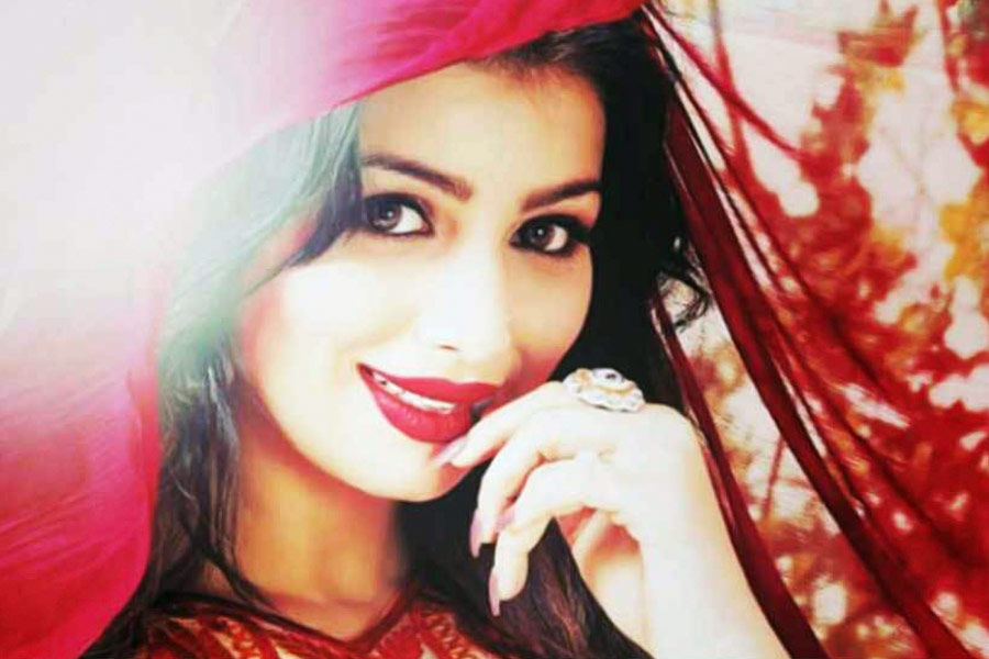 এর পর ধীরে ধীরে আয়েশার কাছে অভিনয়ের প্রস্তাব আসা বন্ধ হয়ে যায়। তাঁর ঘনিষ্ঠ দৃশ্যে অভিনয় না করার সিদ্ধান্তের ‘ভুলেই’ তাঁকে বলিউড থেকে হারিয়ে যেতে হয় বলে বলিপাড়ায় চাউর হয়ে যায়।