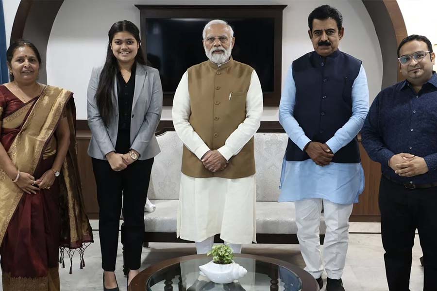 Teenager college student told PM Narendra Modi about her dream of become Chief Justice of India, what PM advises her.
