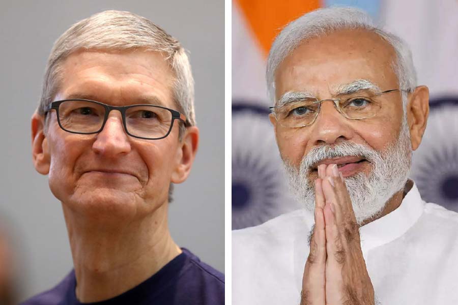 File image of Apple CEO Tim Cook and PM Narendra Modi