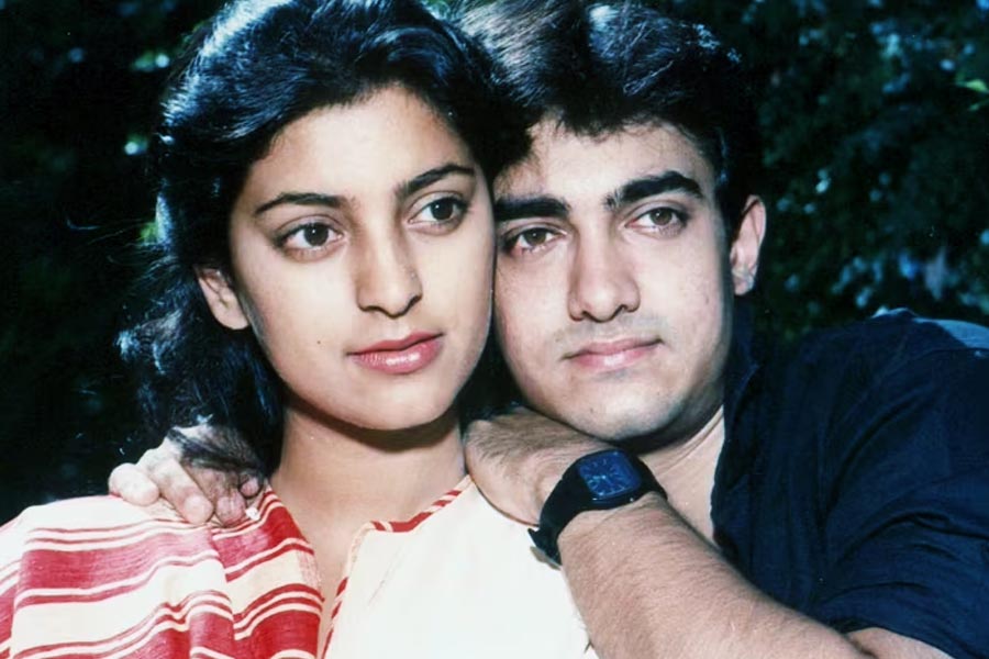 আমির এবং জুহির মধ্যে এমনই বন্ধুত্বপূর্ণ সম্পর্ক গড়ে উঠেছিল যে বলিপাড়ার একাংশ দাবি করেছিলেন, দুই তারকা সম্পর্কে জড়িয়ে পড়েছেন। যদিও আমির এবং জুহি দু’জনেই এই কথা অস্বীকার করেন।