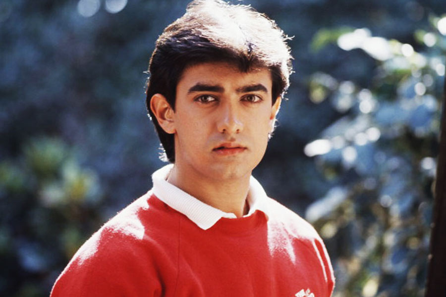 আমিরের উপর রেগেও যান জুহি। তার পর আর নায়কের সঙ্গে কাজ করেননি তিনি। এক পুরনো সাক্ষাৎকারে আমির এই প্রসঙ্গে জানিয়েছিলেন যে, জুহির সঙ্গে মজা করার পর তিনি আমিরের সঙ্গে কথা বলা বন্ধ করে দিয়েছিলেন।