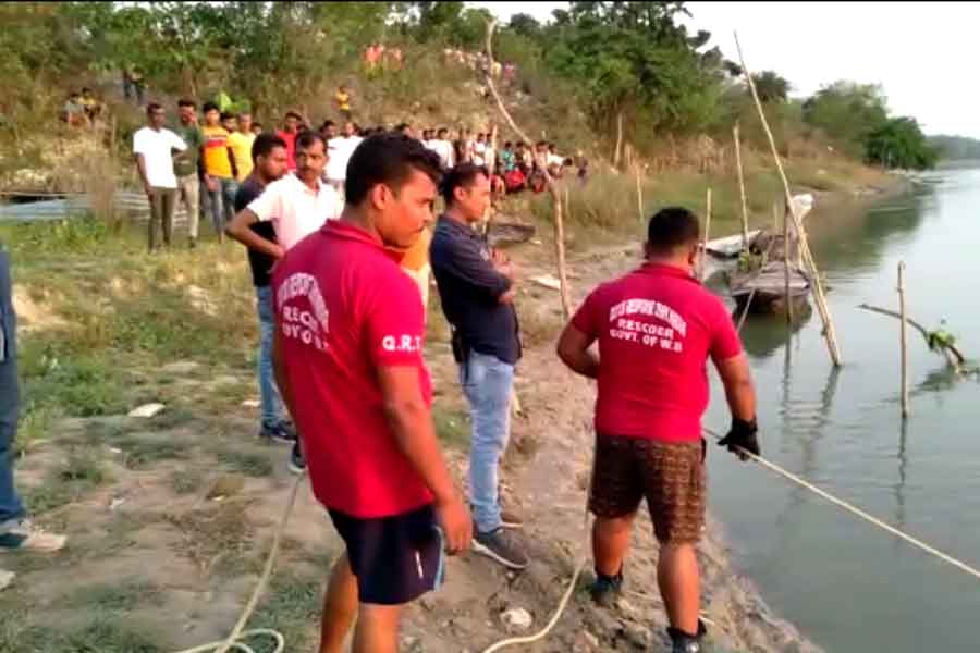 One body of a drunk man recovered from river at Santipur