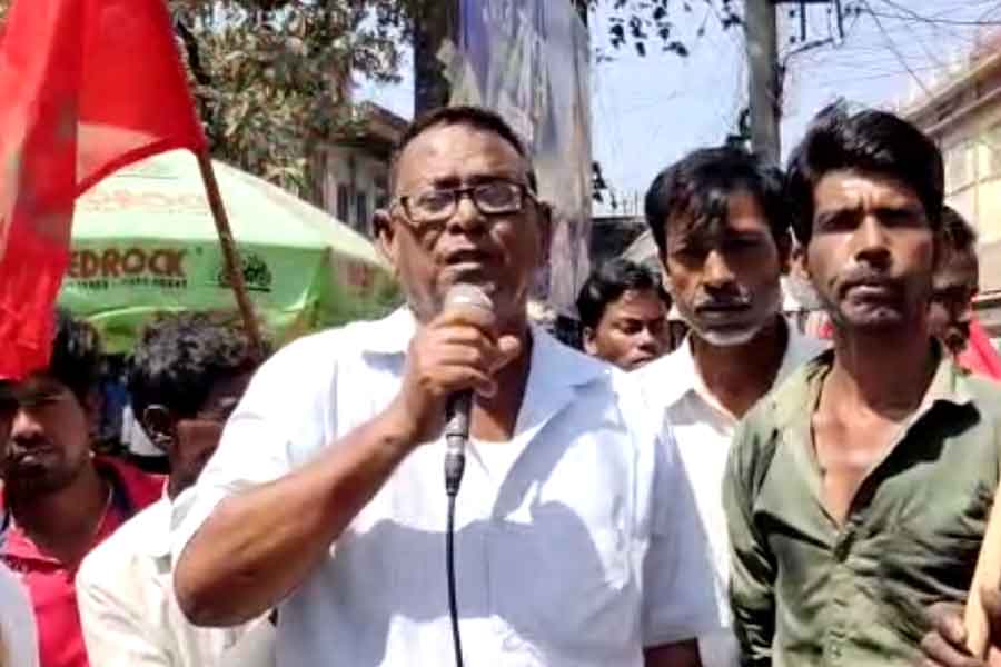 A CPM leader of Birbhum allegedly threatens police