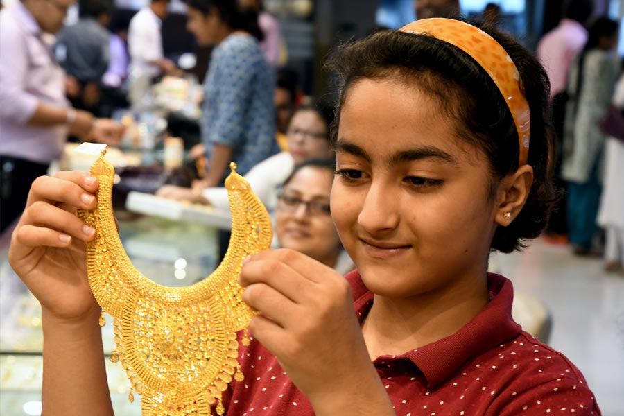 How much gold can be kept at home and what is the government rule about this.