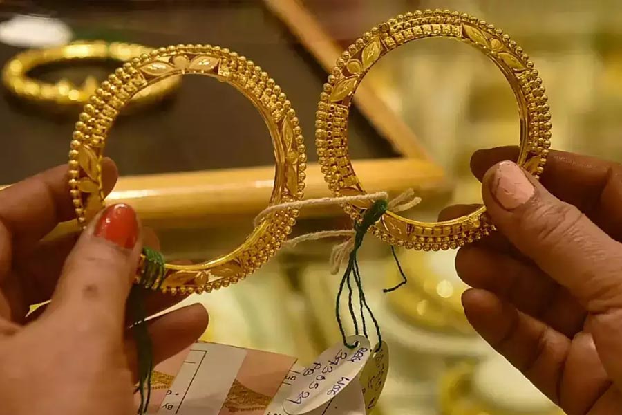 How much gold can be kept at home and what is the government rule about this.