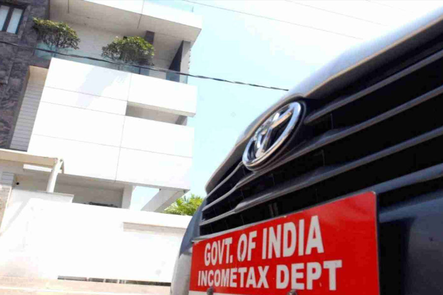 How much gold can be kept at home and what is the government rule about this.