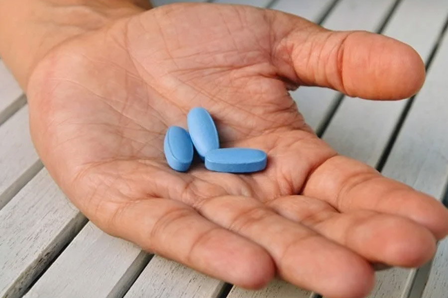 Man dies after half day long sex marathon with female friends to win bet.