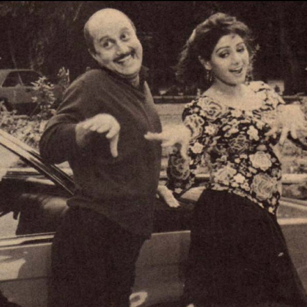 শ্রীদেবী জানান যে, তিনি যখন অনুপমের সঙ্গে ছবির শুটিং করছিলেন, তখন অভিনেত্রীকে অনুপম বার বার ইঙ্গিত দিতেন। অনুপম বলতেন, ‘‘ম্যাডাম, আপনার জন্য একটা সারপ্রাইজ় রয়েছে। আমি আপনাকে একটা সারপ্রাইজ় দেব।’’